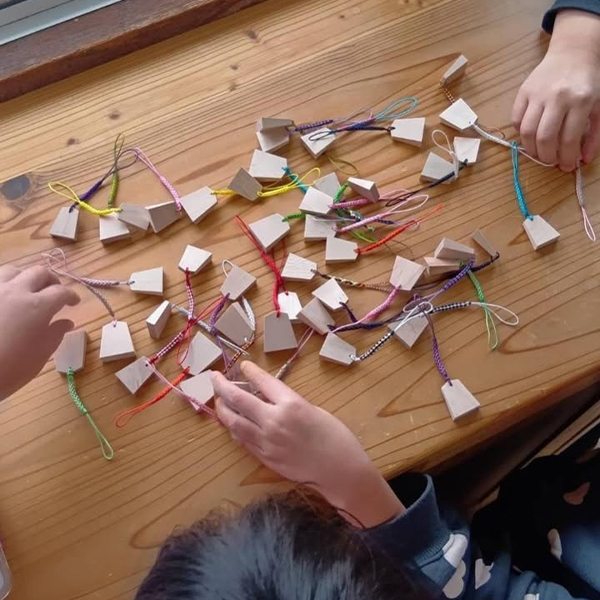 テクハン株式会社の設立40周年記念事業【第38弾】将棋への関心を持つきっかけに！将棋駒のストラップ作りイベント開催！SESHIN GROUP様